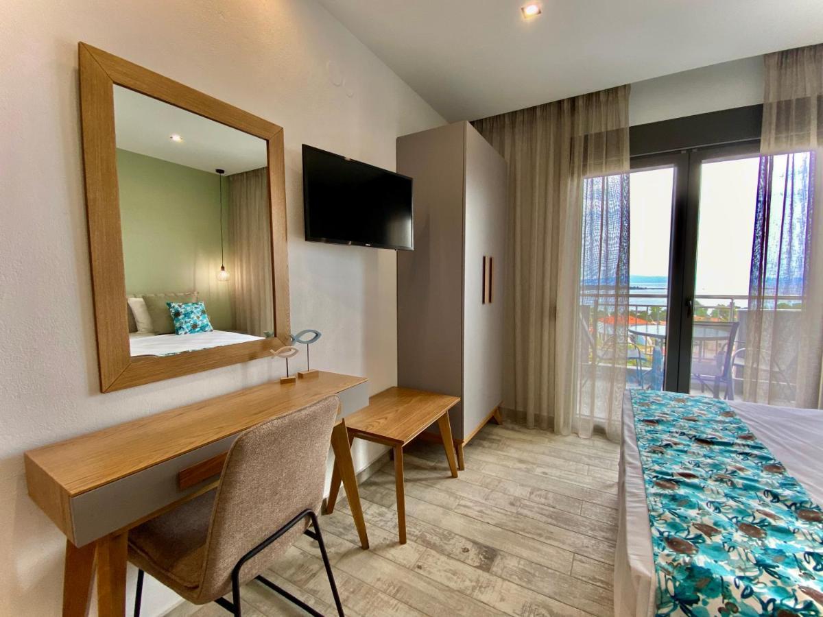 Thea Luxury Apartments Вурвуру Екстериор снимка
