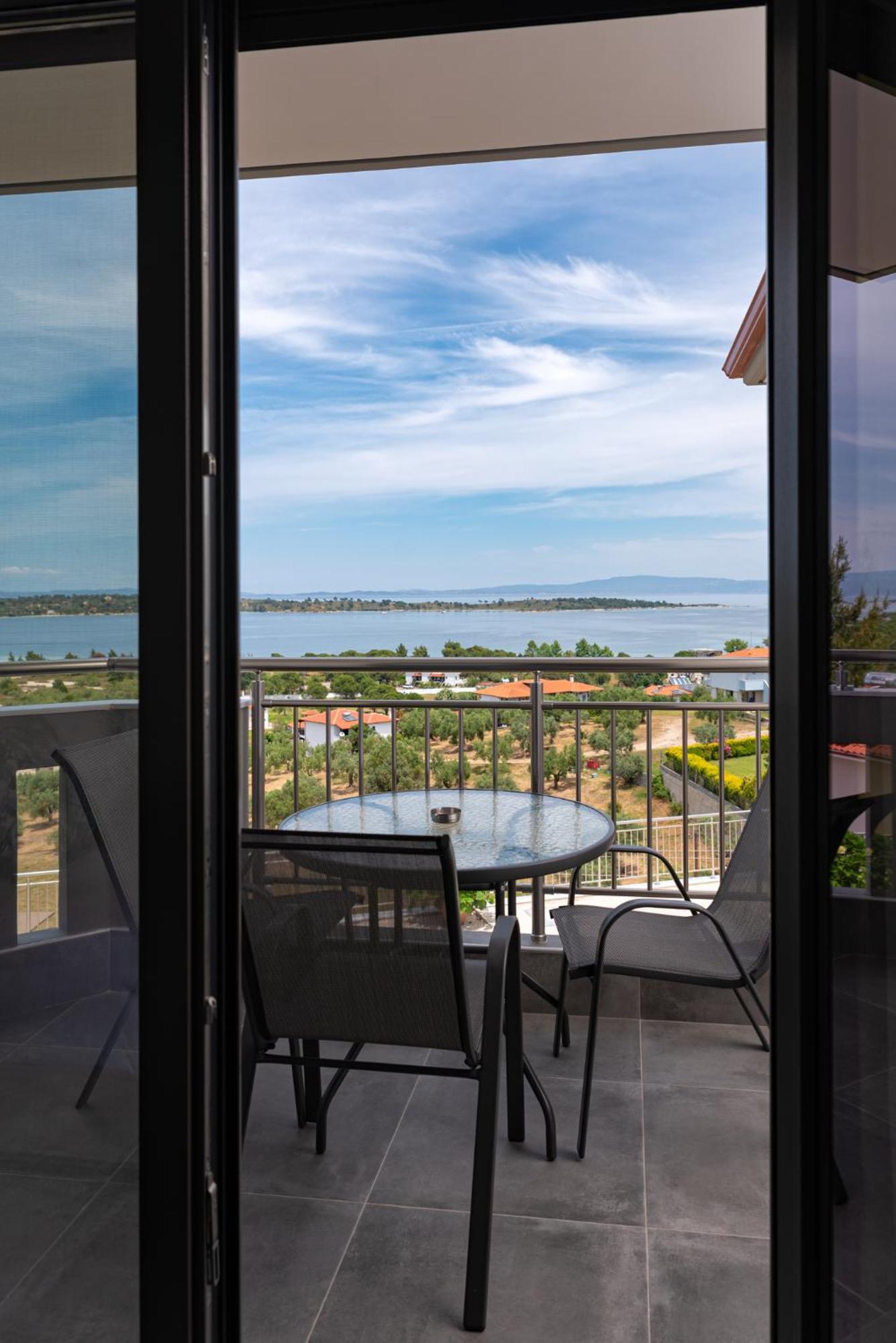 Thea Luxury Apartments Вурвуру Екстериор снимка